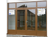 Prosklená stěna Jansen s vnějšími dveřmi