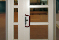 Kovové dvoukřídlé dveře atyp. prosklené 6 ks skel