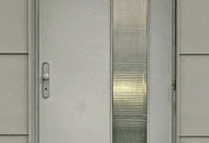 Kovové dvoukřídlé dveře s prosklením drátosklem