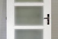 Kovové jednokřídlé dveře atyp. prosklené 3 ks skel